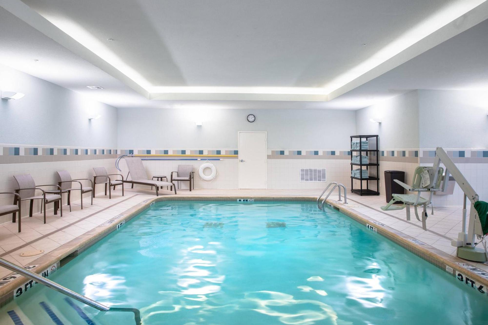 Courtyard By Marriott Denton Hotel Kültér fotó