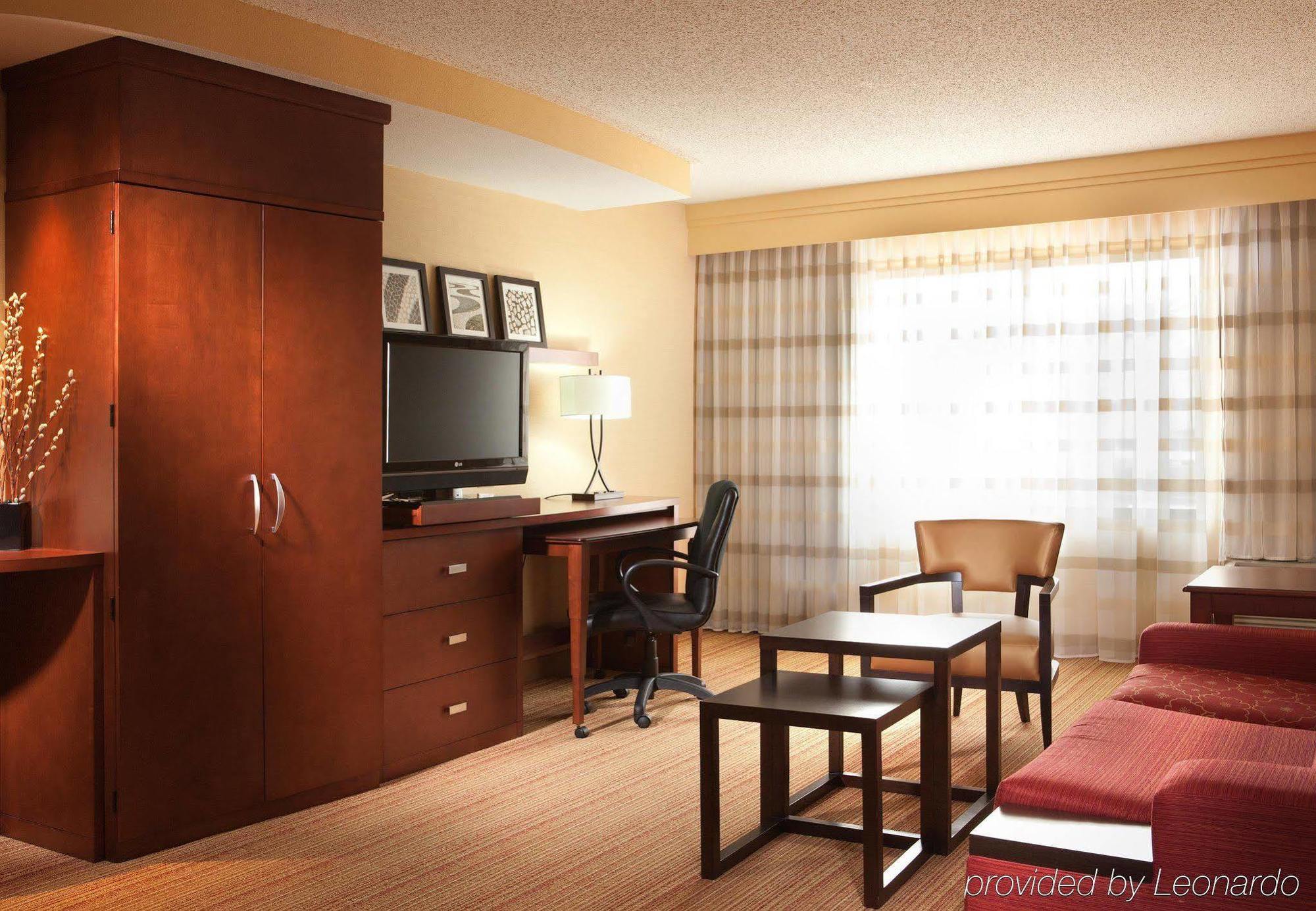 Courtyard By Marriott Denton Hotel Szoba fotó